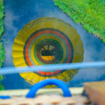 Reflet montgolfière eau