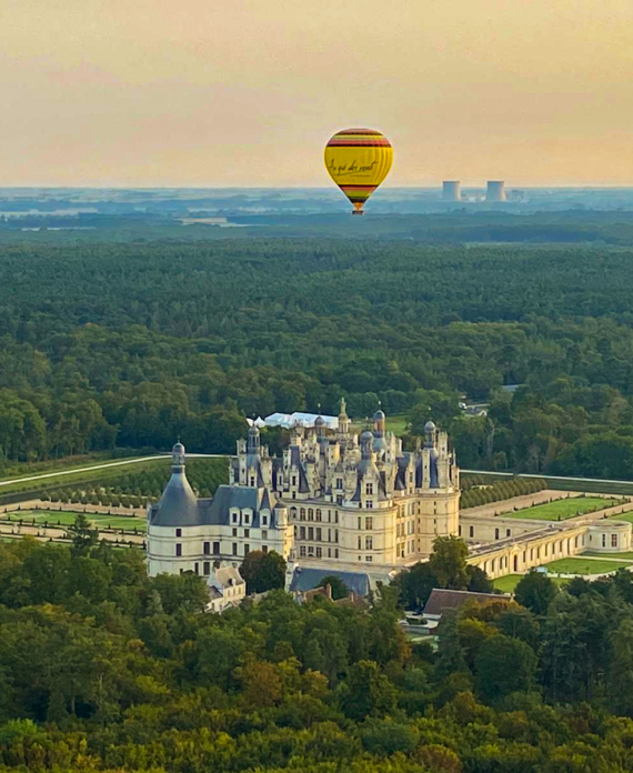 Montgolfière au dessus de Chambord