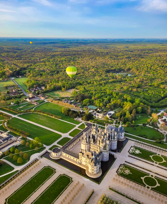 Montgolfière au dessus de Chambord